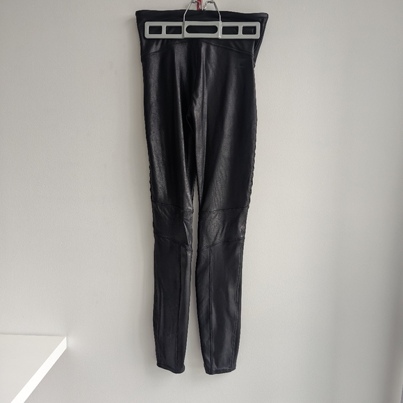 Spanx Faux Leather Moto Leggings. Size M - Picture 4 of 6
